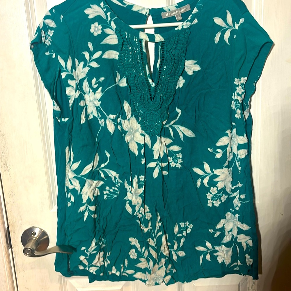 Floral green sleeveless shirt